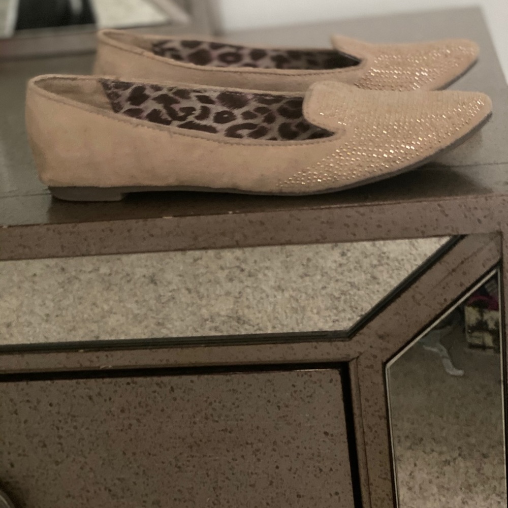 Report Brand Cream And Gold Sparkles Loafers